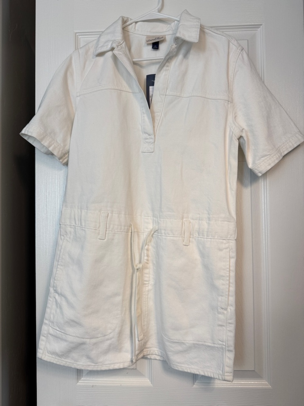 Universal Thread White and Navy Size XS Top with Branded Label
